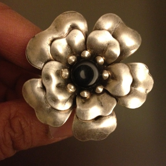 *REDUCED* Silver Cammelia Ring