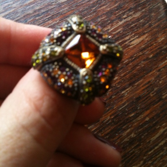 Size 6 ring - Picture 3 of 3