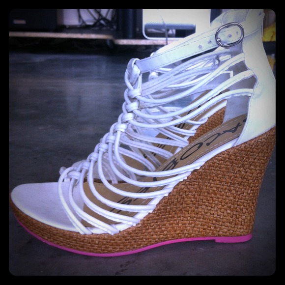 Strappy White Summer Wedges! ⚠On Hold for Brandi🔴