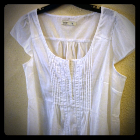 Super sweet white top from Old Navy NWOT - Picture 1 of 1