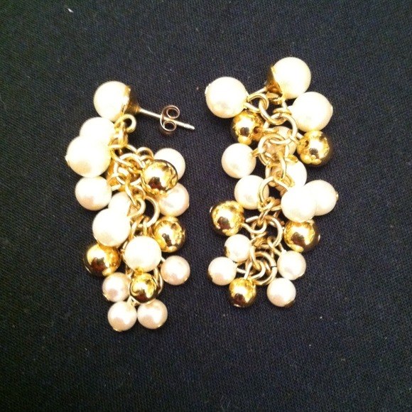 Faux Pearl Necklace and Earring Set - Picture 3 of 3
