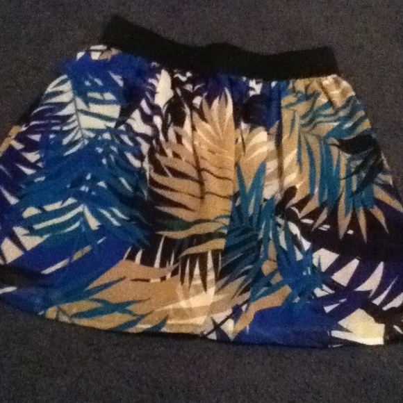 Cute flowy miniskirt (REDUCED)