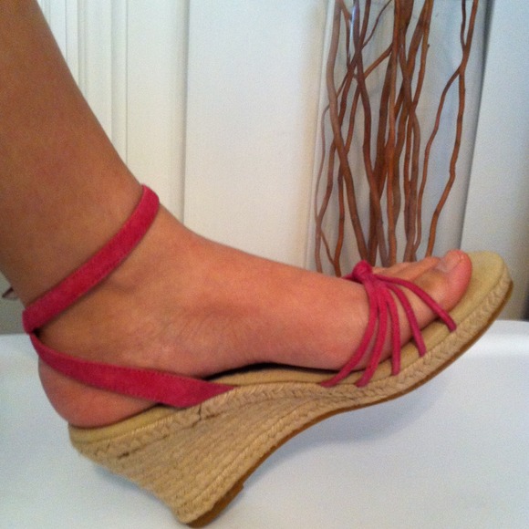 🌟Brand New✨Pink Suede Leather Strap Wedge - Picture 2 of 4