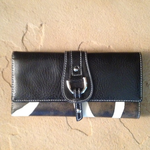 💢SOLD!💢faux leather wallet