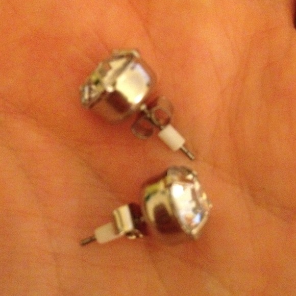 Faux diamond studs - Picture 2 of 3