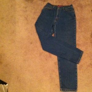 Reserved Levi jeans, purple top and necklace