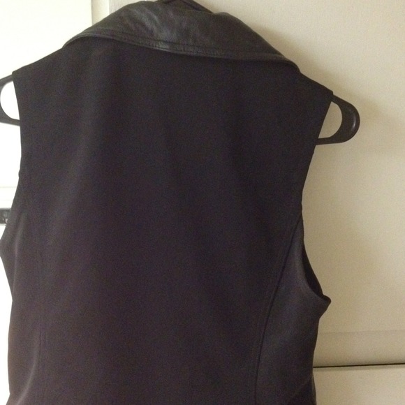 Leather vest the back is shear ....worn - Picture 3 of 4