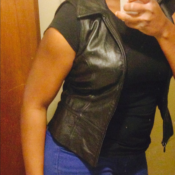 Leather vest the back is shear ....worn - Picture 4 of 4