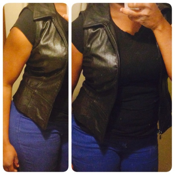 Leather vest the back is shear ....worn - Picture 2 of 4