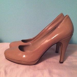 Nude pumps a la Kate Middleton!!