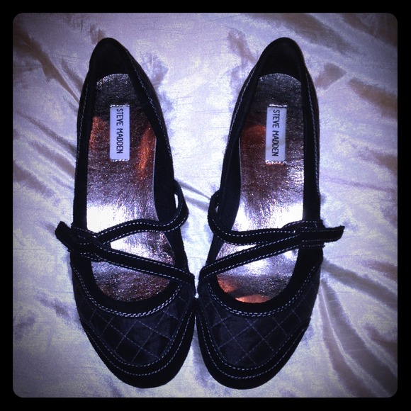 SOLD@kgar263 Steve Madden z strap flats