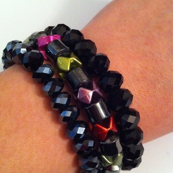 Magnetic Colored Bracelet - Picture 2 of 3