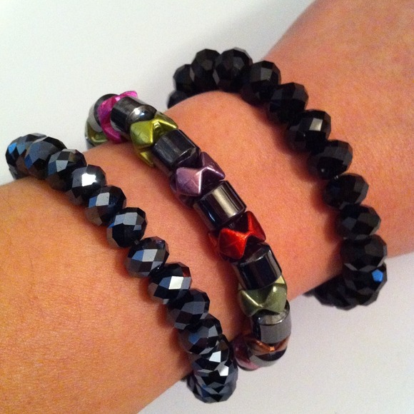 Magnetic Colored Bracelet - Picture 3 of 3