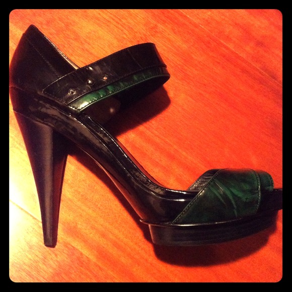 SOLD!! Max Studio modern platform heel