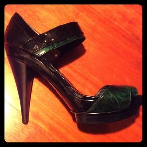 SOLD!! Max Studio modern platform heel