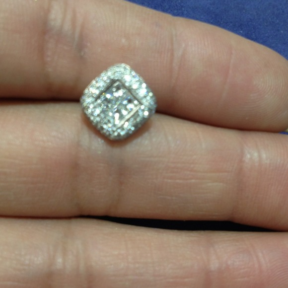 Diamond earrings - Picture 2 of 4