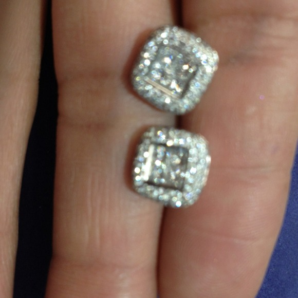 Diamond earrings - Picture 3 of 4