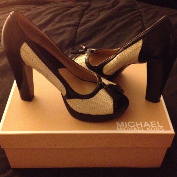 👠REDUCED PRICE👠 Michael Kors Shelley Platform - Picture 1 of 4