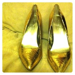 Jessica Simpson pumps