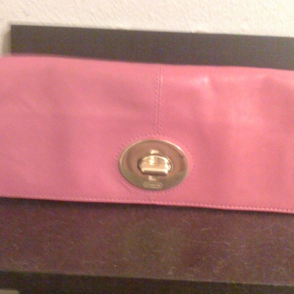 Clutches_&_Wristlets