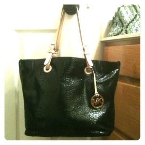 RESERVED -Authentic Michael Kors Jet Set Tote