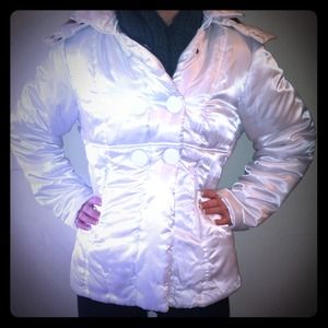 ((SOLD))White Puffy Jacket with removable hood <3