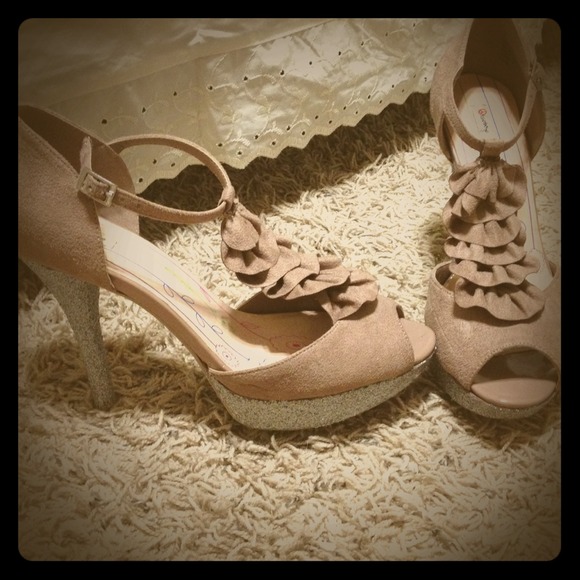 SOLD Blush ruffle pumps with bottom bling