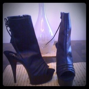 "Reserved" Summer platform bootie. (Bundled)
