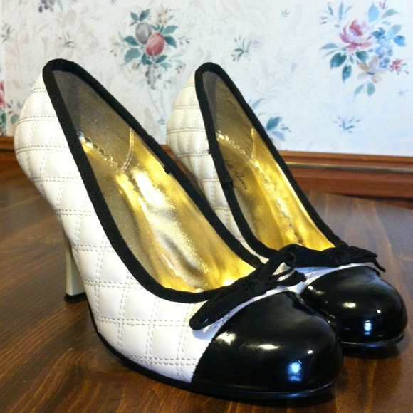 Charlotte Russe Shoes - Size 7 Charlotte Russe Black and Ivory Heels