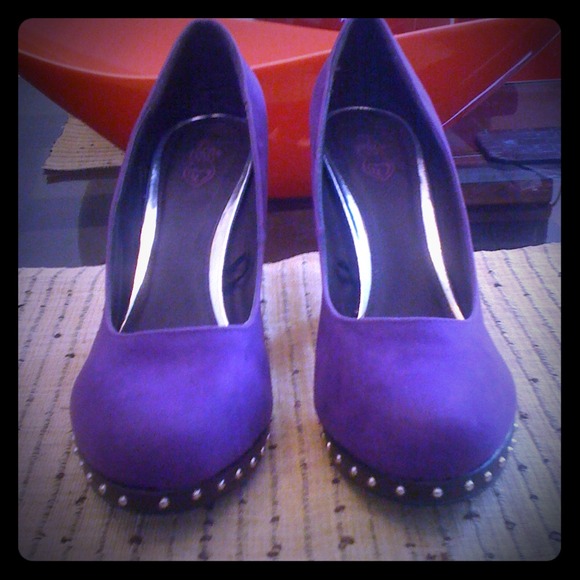 Purple suede pumps w/stud details & brown heels