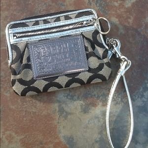 Authentic Coach Poppy wristlet