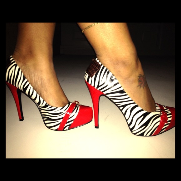 🌟Reserved🌟Black and white Zebra shoes
