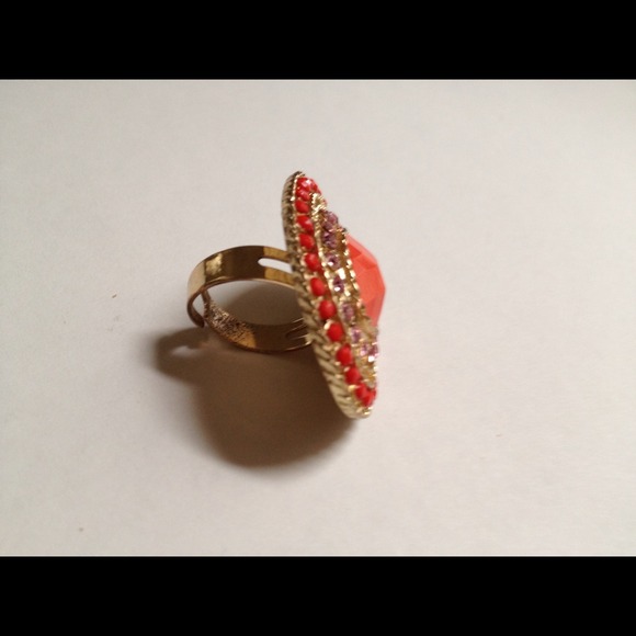 Medallion ring - Picture 2 of 4