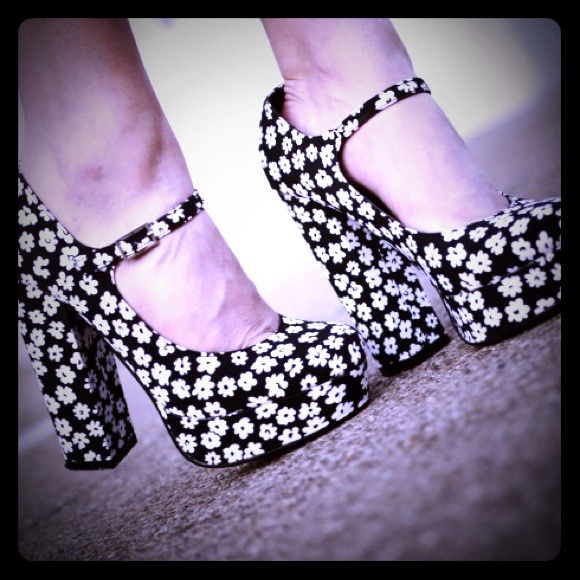 Forever 21 flower heels