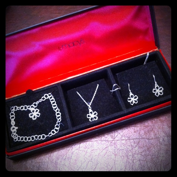🎁Brand New🌸Flower Jewelry Set🌸