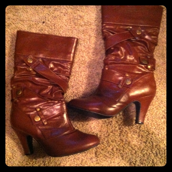 RESERVED Brown boots