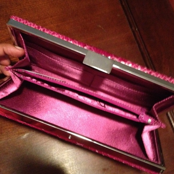 ⭐️HOST PICK⭐️: Python clutch in Eggplant - Picture 2 of 4