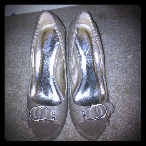 Peep-toe wedge - Picture 1 of 2