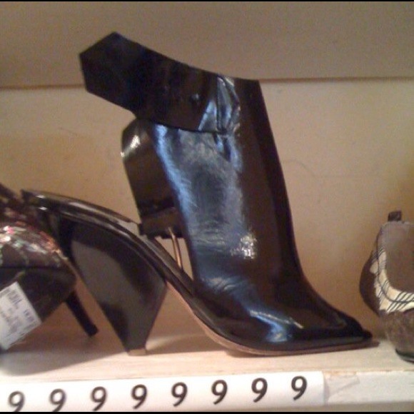 Chloe heels - Picture 3 of 3