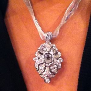 🌟MORE REDUCED!🌟Beautiful new Vera Wang necklace!