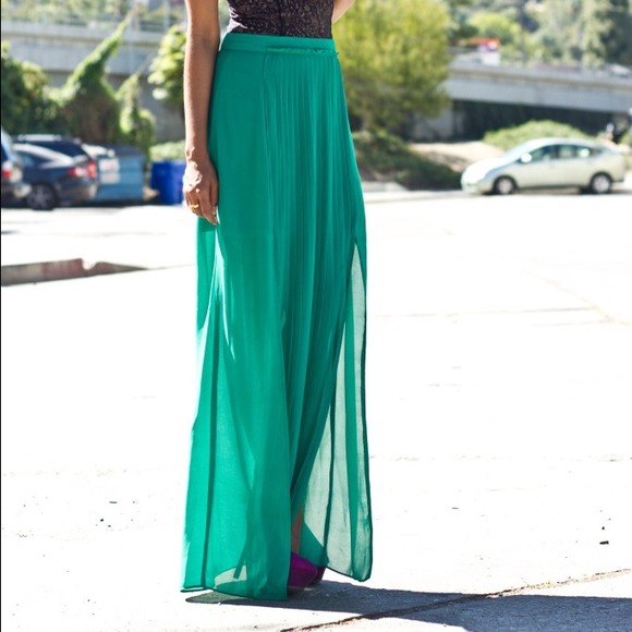 Green long pleated skirt