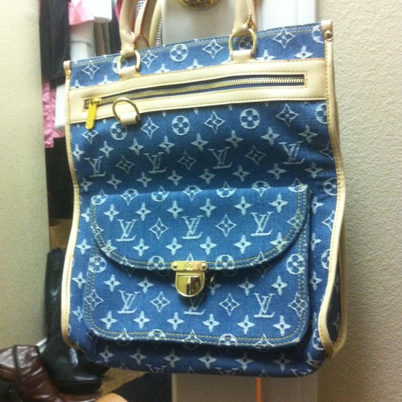 ***Make an offer*** Louis Vuitton Blue Jean Purse.