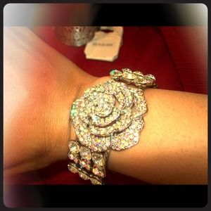 Clear Crystal Rose shape bracelet