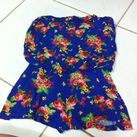 ⛔Sold⛔Flower romper