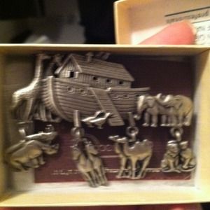 Noah's ark pin