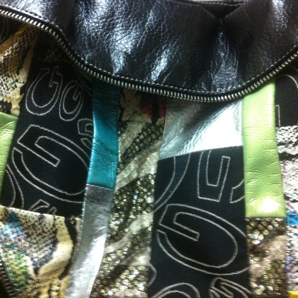 Nice colorful printed purse - Picture 2 of 3
