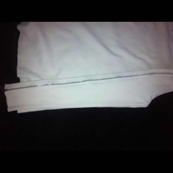 Funky white Cache long skeeve - Picture 3 of 3