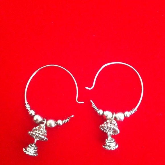 Little dangling earrings