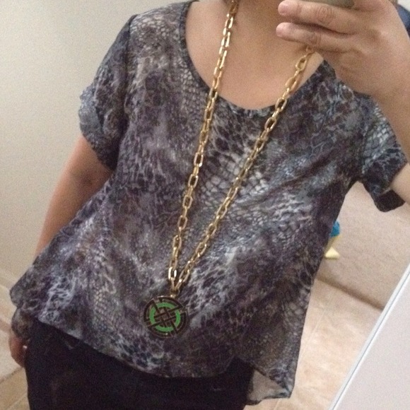 Grey snake print  top