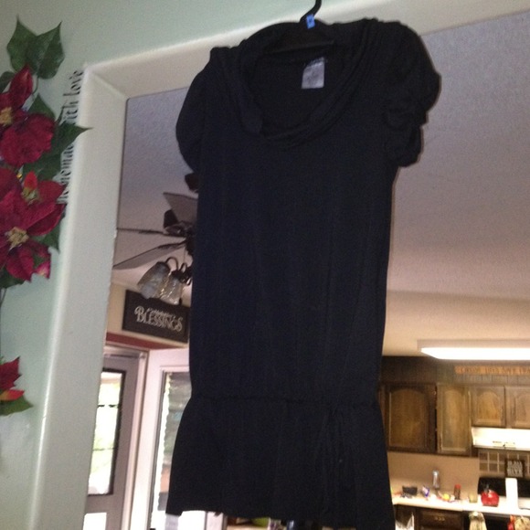 Maurices cute cinch waist short sleeve shirt